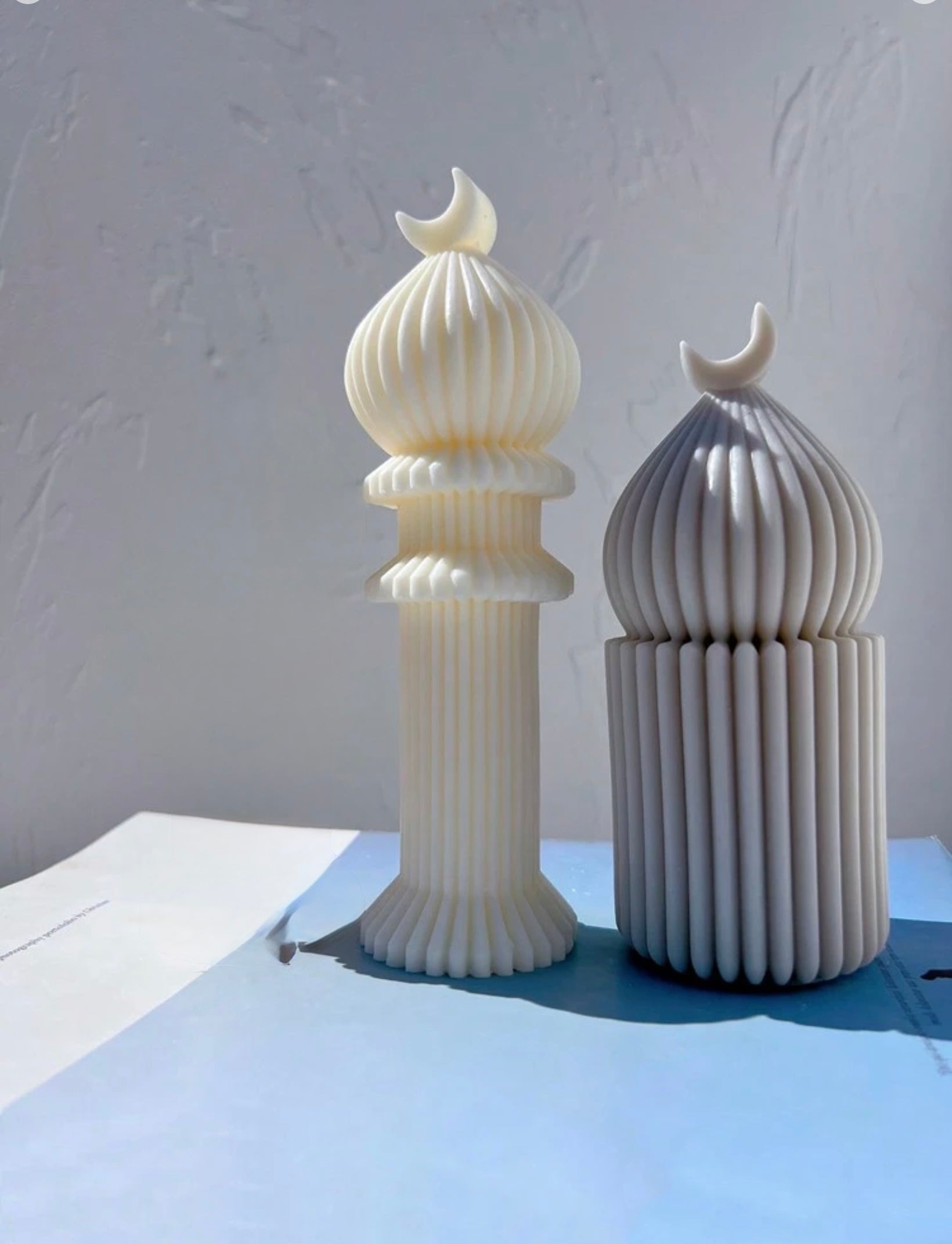 Short Ribbed Candle with Mini Crescent