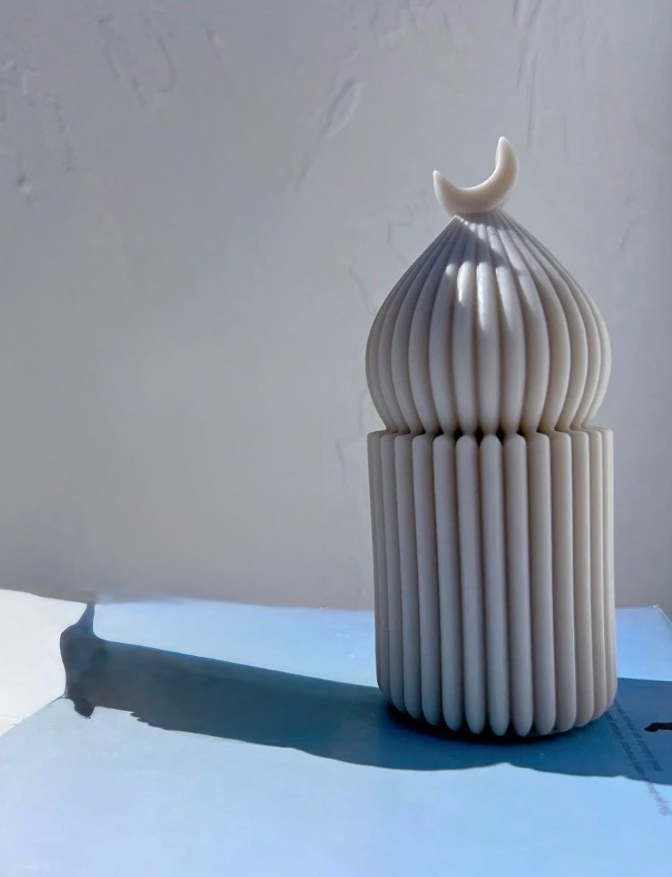 Short Ribbed Candle with Mini Crescent