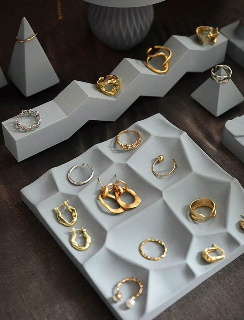 صينية مجوهرات مربعة