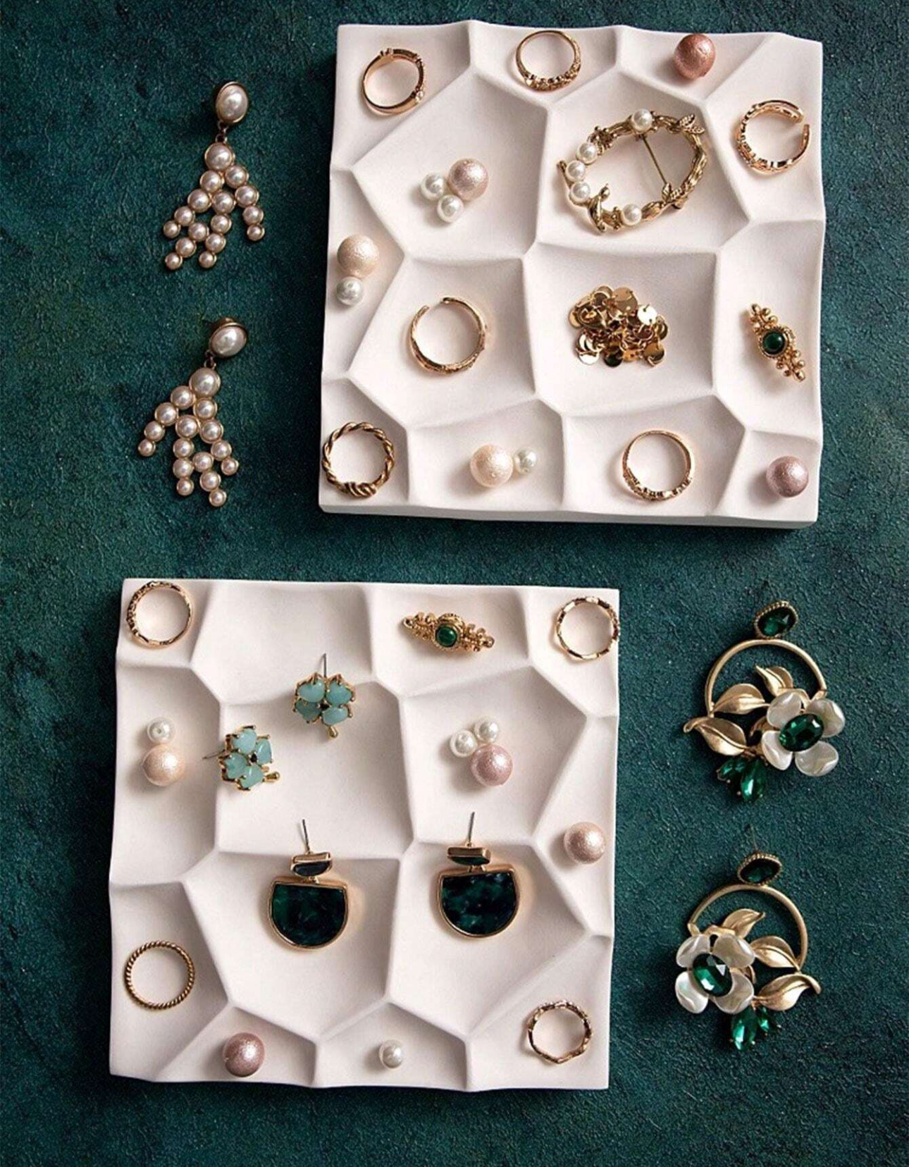 صينية مجوهرات مربعة