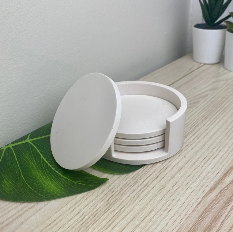 طقم حامل وأكواب باللون الأبيض