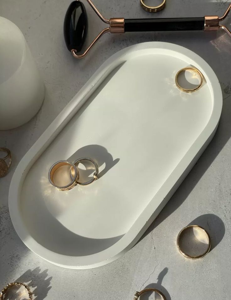 صينية بيضاوية صغيرة